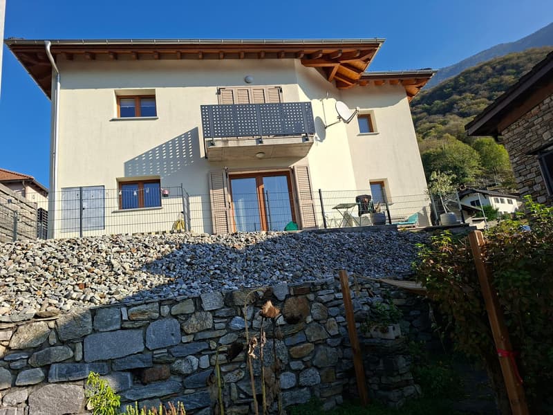 Two-family house with mountain view in Claro (2)