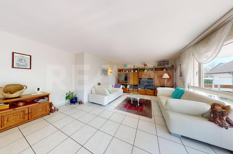 Rural Idyll: 4.5 Room Owner-Occupied Apartment (5)