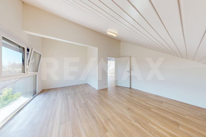 Living with a wide view: 3.5-room attic apartment in Golaten (Kallnach) (10)