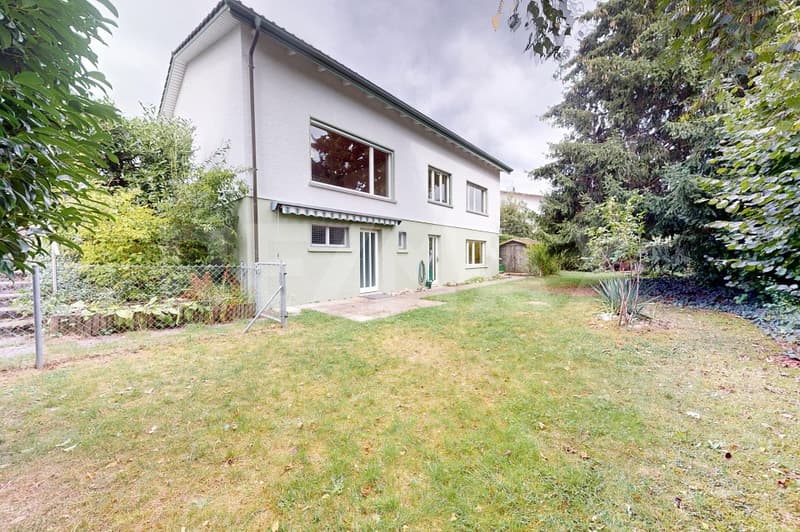 Freistehendes 6.5 Zimmer-Einfamilienhaus mit Charme in Schüpfen (1)