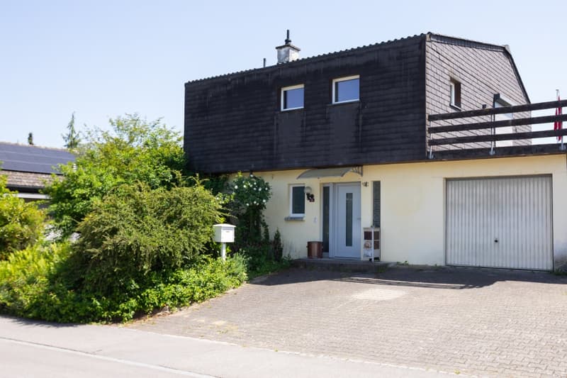 Living on the outskirts of the village: 5.5 room single-family house directly on the agricultural zone (2)