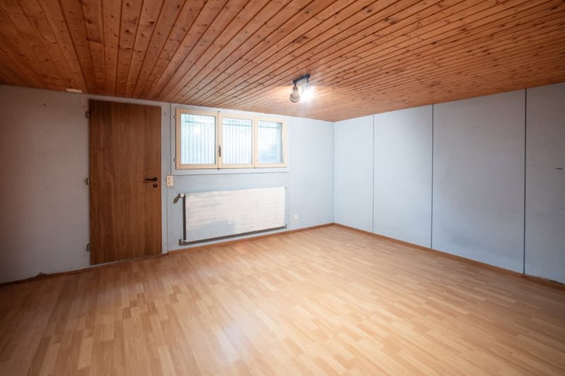 Living on the outskirts of the village: 5.5 room single-family house directly on the agricultural zone (20)