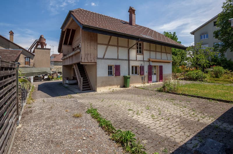 Cottage with 2 apartments and large garden (3)