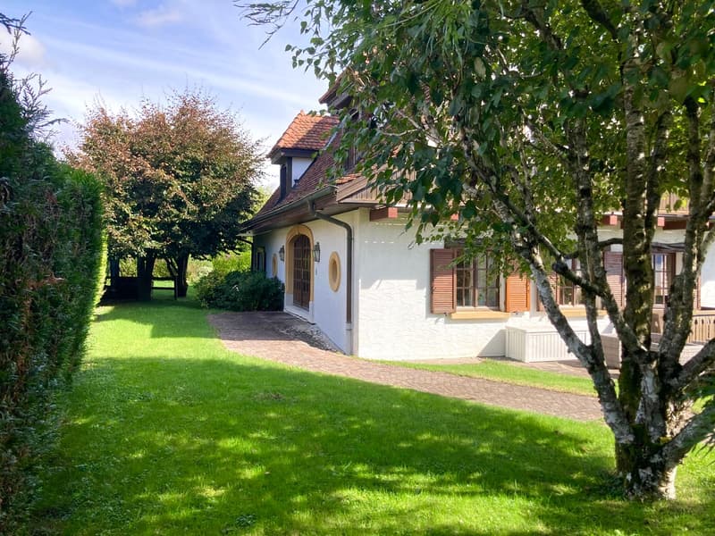 Exceptional and unobstructed view of the lake! (5)