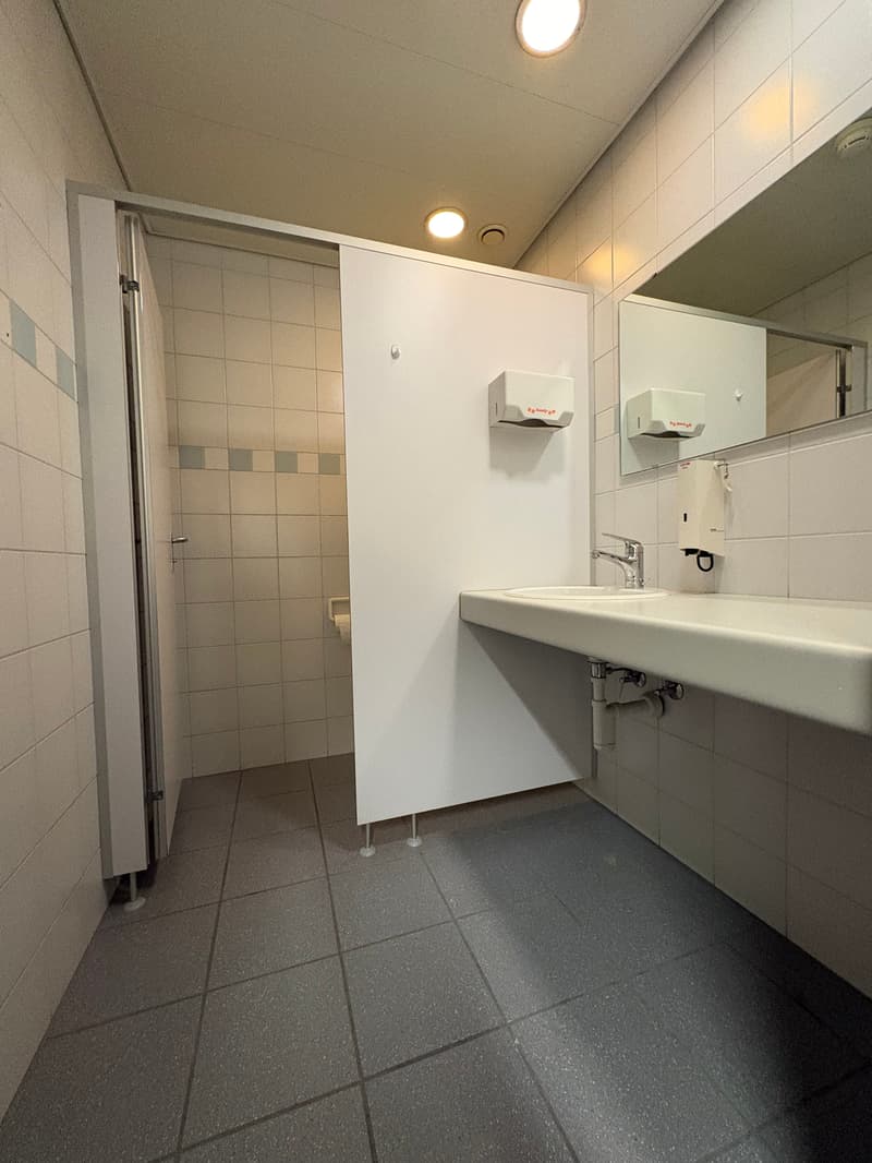 Office spaces - air-conditioned - with raised floors - affordable (15)