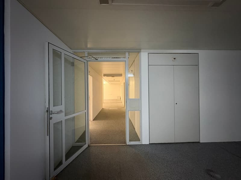 Office spaces - air-conditioned - with raised floors - affordable (8)