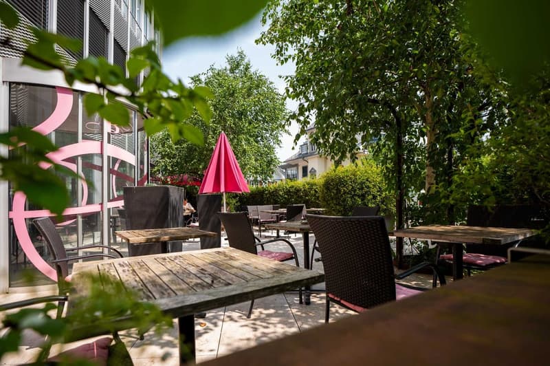 Centrally located office space with a high number of parking spaces (11)