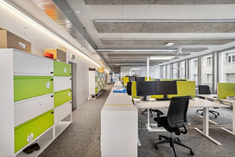Office and practice spaces with 30 parking spaces (2)