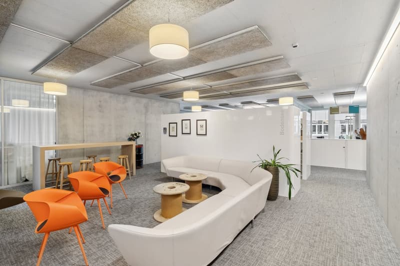 Office and practice spaces with 30 parking spaces (5)