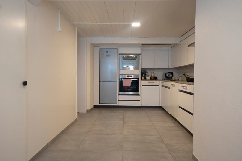 Appartamento ristrutturato di 4,5 locali al piano terra con cucina grande e bagno (14)