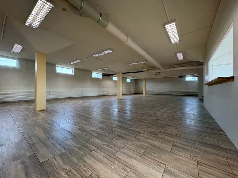 Gewerbefläche - nutzbar als Werkstatt, Ausstellung, Büro, Lager - nahe Autobahn (8)