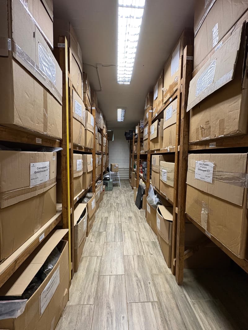 Commercial space - usable as workshop, exhibition, office, storage - near highway (10)