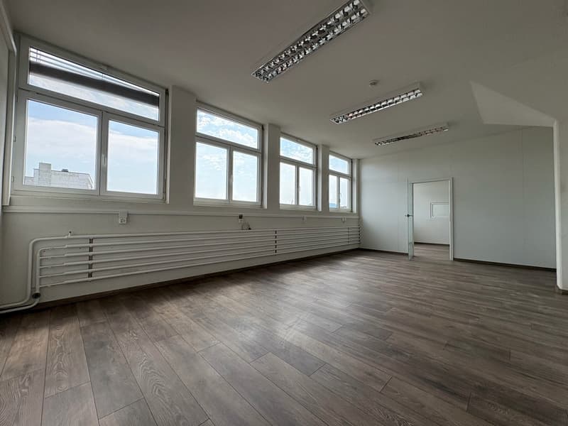 Gewerbefläche - nutzbar als Werkstatt, Ausstellung, Büro, Lager - nahe Autobahn (9)