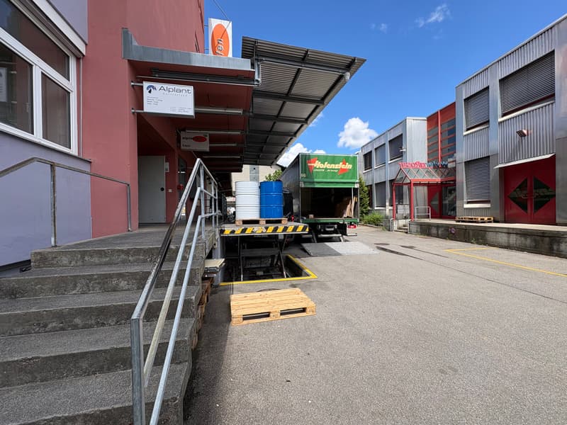 Commercial space - usable as workshop, exhibition, office, storage - near highway (4)