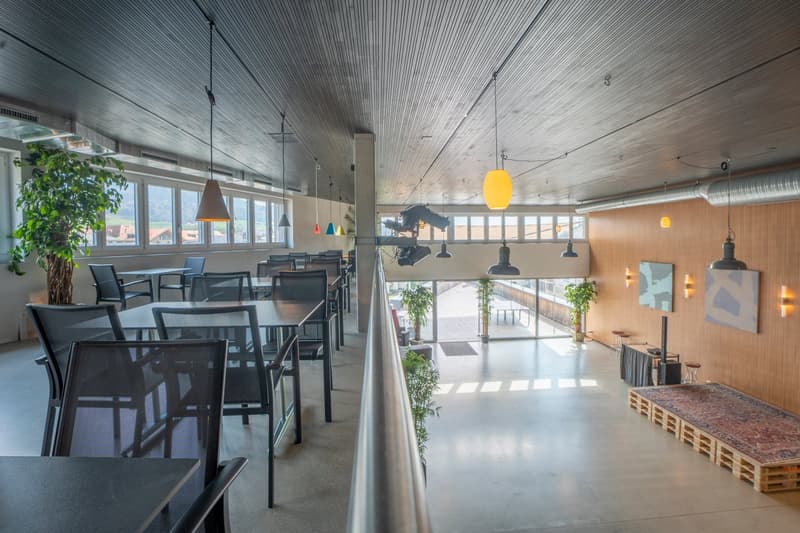 Restaurant mit Galerie und grosser Aussenterrasse (5)