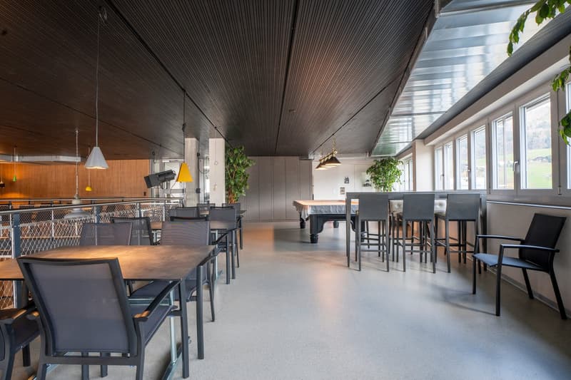 Restaurant mit Galerie und grosser Aussenterrasse (11)