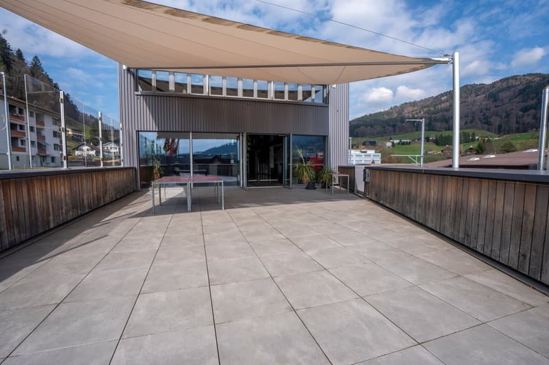 Restaurant mit Galerie und grosser Aussenterrasse (13)