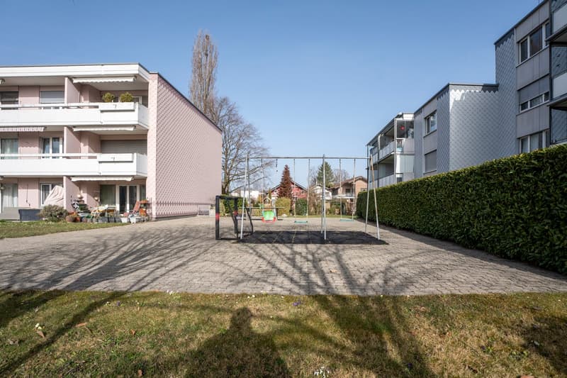 Appartamento luminoso 4.5 locali con balcone e bella vista a Thun (4)