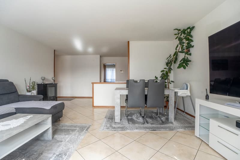 Appartamento luminoso 4.5 locali con balcone e bella vista a Thun (6)