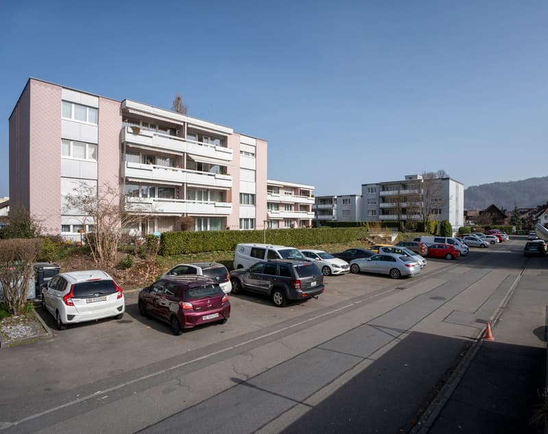 Appartamento luminoso 4.5 locali con balcone e bella vista a Thun (1)