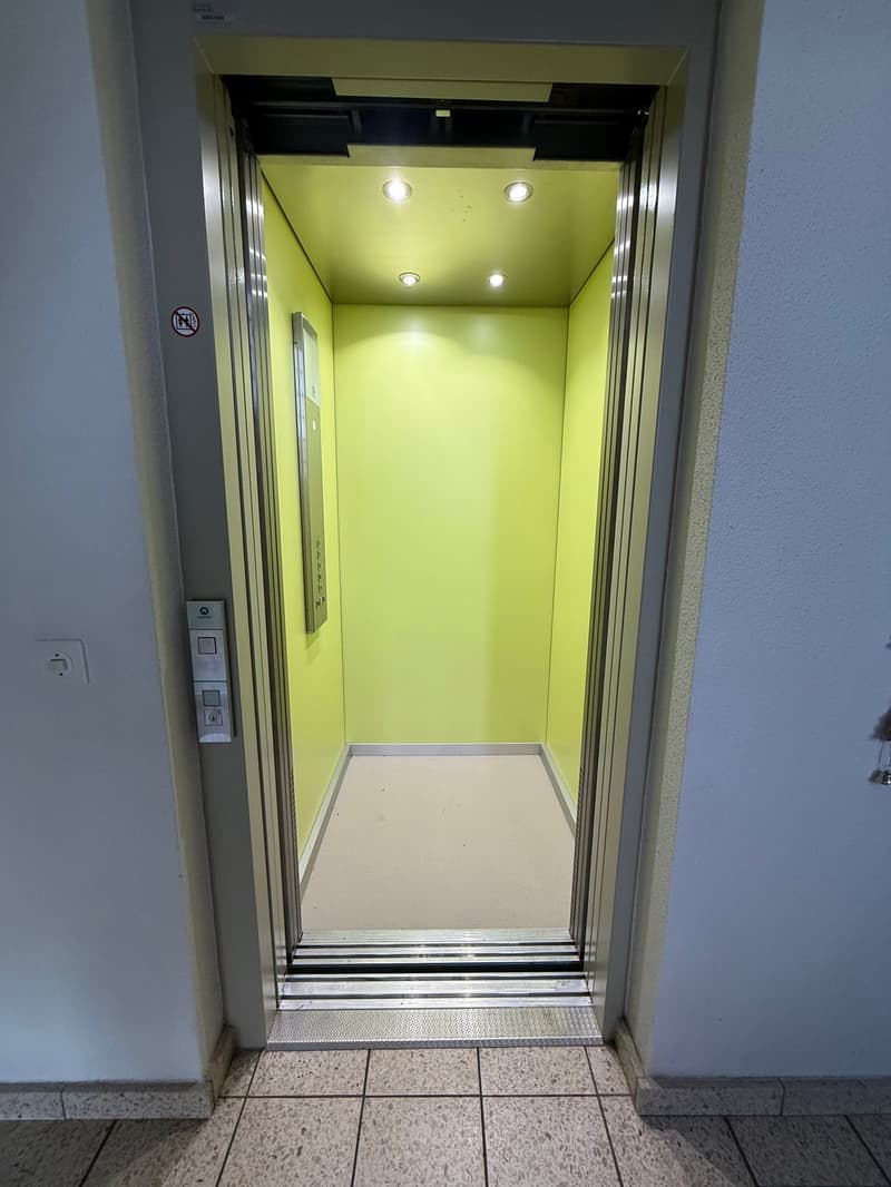 Appartamento luminoso 4.5 locali con balcone e bella vista a Thun (16)
