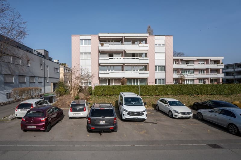 Appartamento luminoso 4.5 locali con balcone e bella vista a Thun (2)