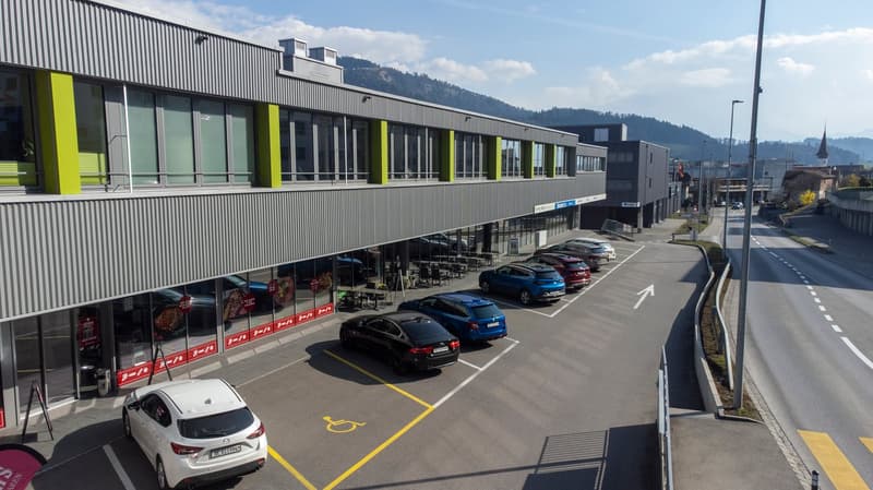 Spazi commerciali pronti per l'occupazione in una posizione ottimale (6)