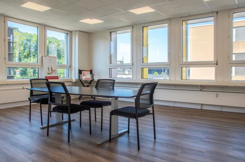 Modern ausgebaute und lichtdurchflutete Büroräume mit Cafeteria (6)