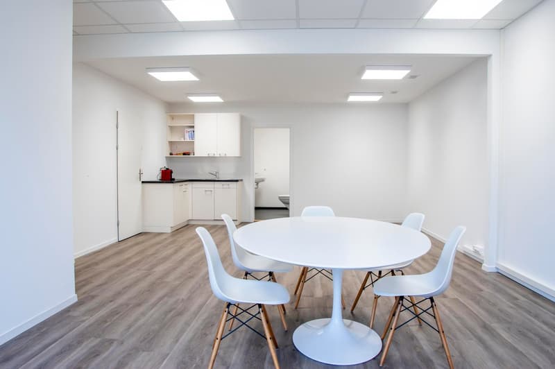 Modern ausgebaute und lichtdurchflutete Büroräume mit Cafeteria (3)