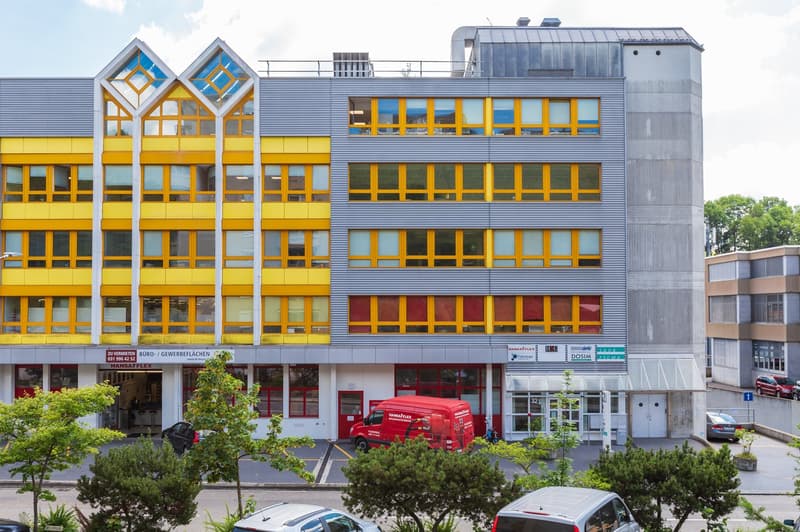Modern ausgebaute und lichtdurchflutete Büroräume mit Cafeteria (10)