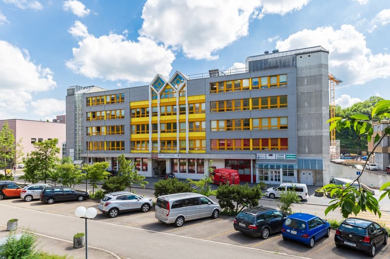 Modern ausgebaute und lichtdurchflutete Büroräume mit Cafeteria (11)
