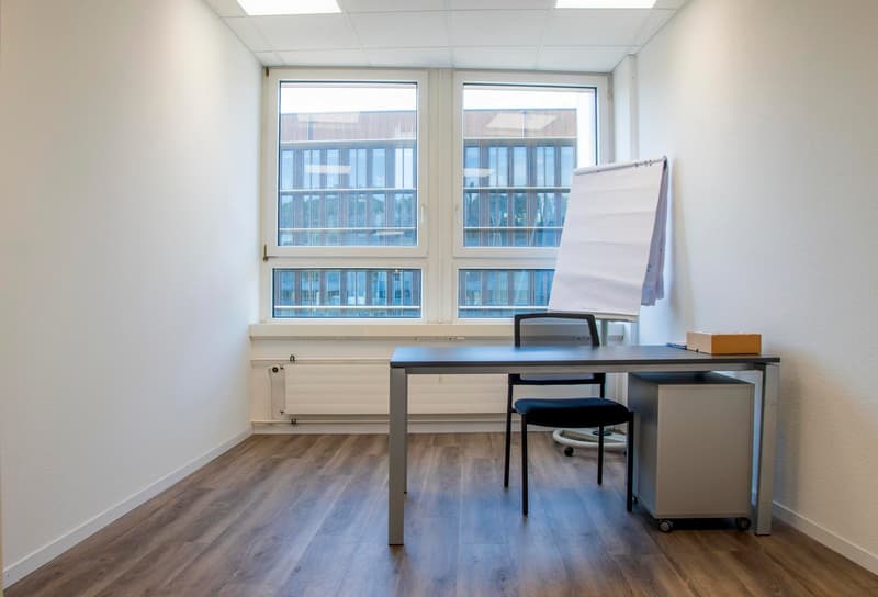 Modern ausgebaute und lichtdurchflutete Büroräume mit Cafeteria (7)