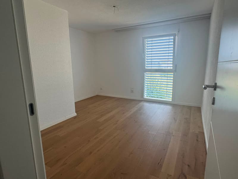 Moderne 4.5-Zimmerwohnung mit Bastelraum und grossem Balkon (12)