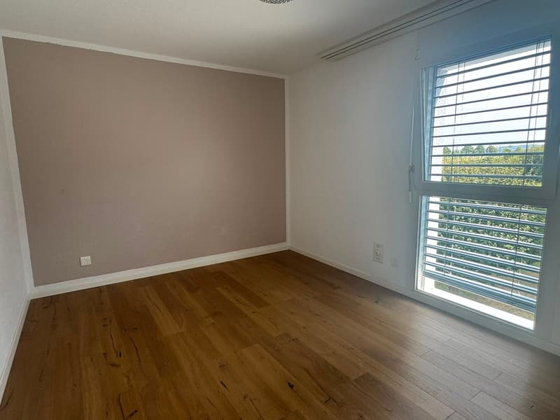 Moderne 4.5-Zimmerwohnung mit Bastelraum und grossem Balkon (7)
