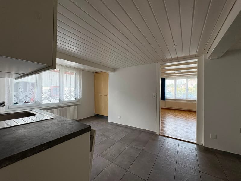 Preiswerte & gemütliche 3.5 Zimmerwohnung im Erdgeschoss mit grosser Küche (3)