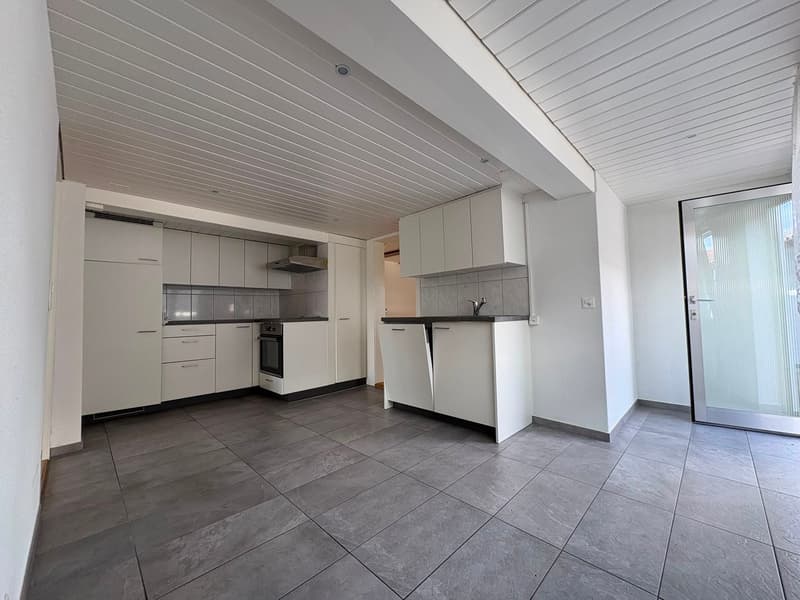 Preiswerte & gemütliche 3.5 Zimmerwohnung im Erdgeschoss mit grosser Küche (2)