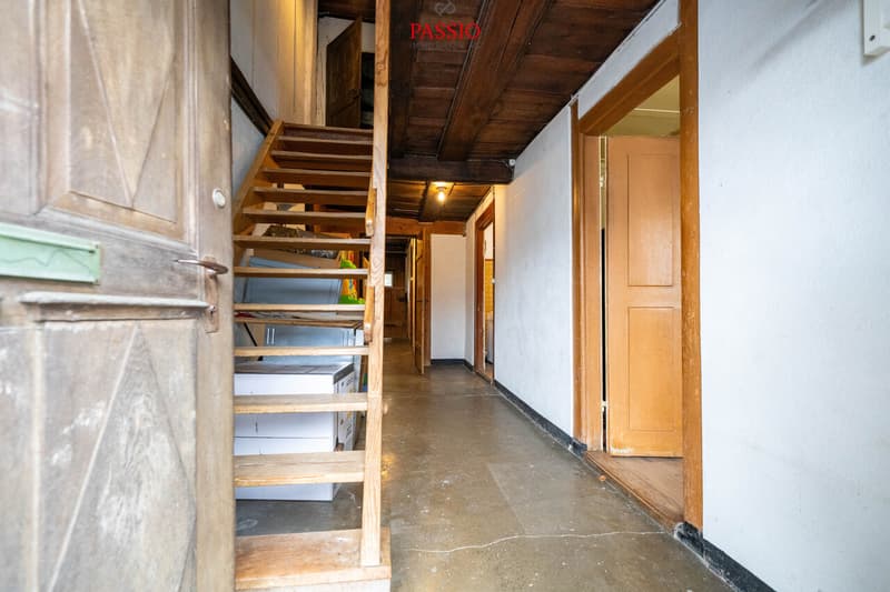 Historic property with development potential for at least 4 apartments! (2)