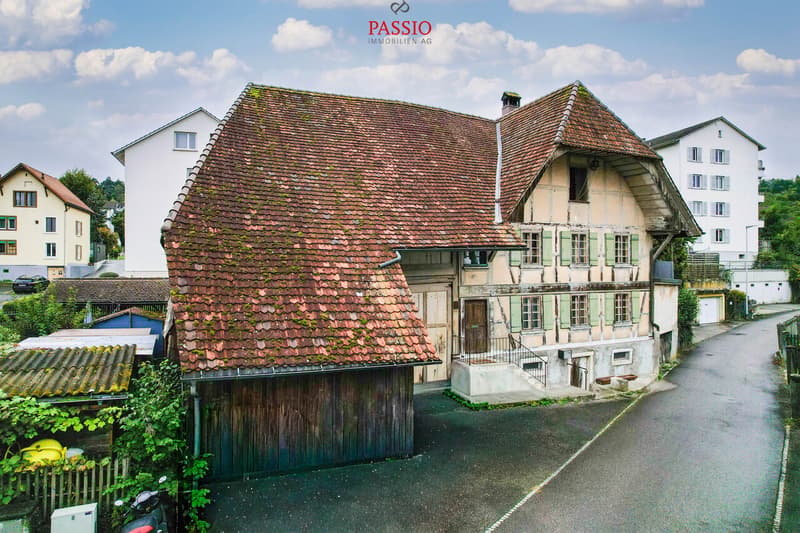 Historic property with development potential for at least 4 apartments! (1)