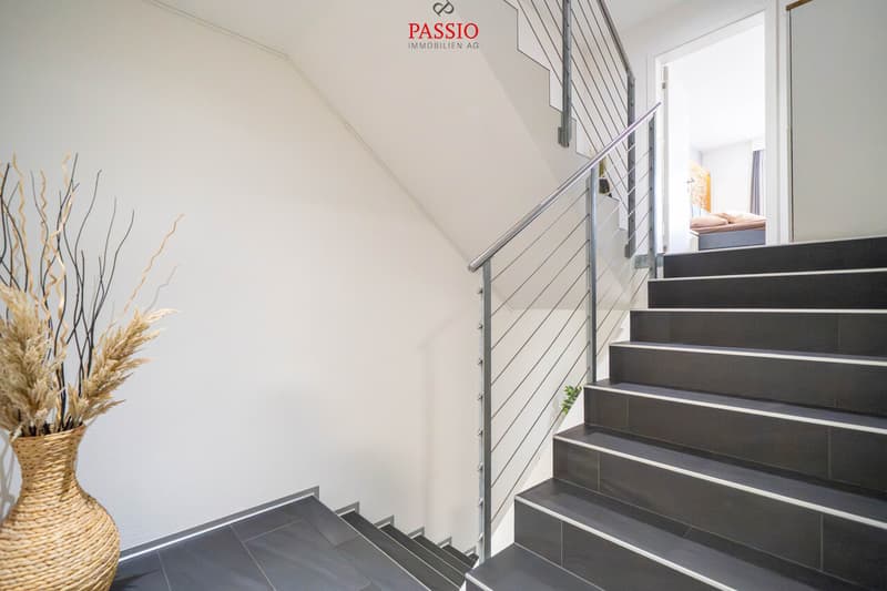 Modern 5-room row house with roof terrace and panoramic view (10)