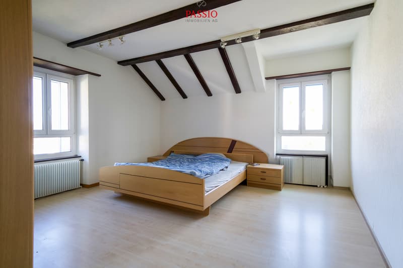 Maison multifamiliale unique avec 3 unités d'habitation et vue de rêve (8)