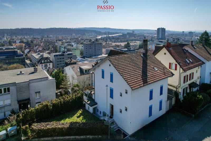 Maison multifamiliale unique avec 3 unités d'habitation et vue de rêve (3)