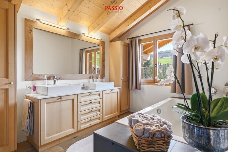 Exclusive 8.5-room chalet with potential for an annex and a dream garden (12)