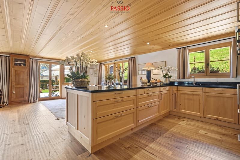Exclusive 8.5-room chalet with potential for an annex and a dream garden (4)