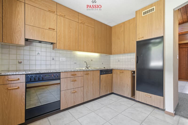 Spacious 5-room apartment with Alpine views and private garden (8)