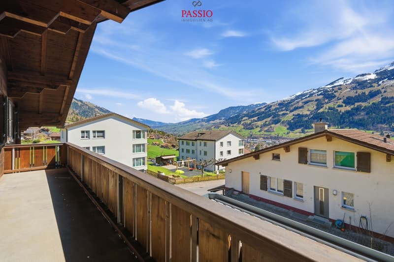 Spacious 5-room apartment with Alpine views and private garden (2)