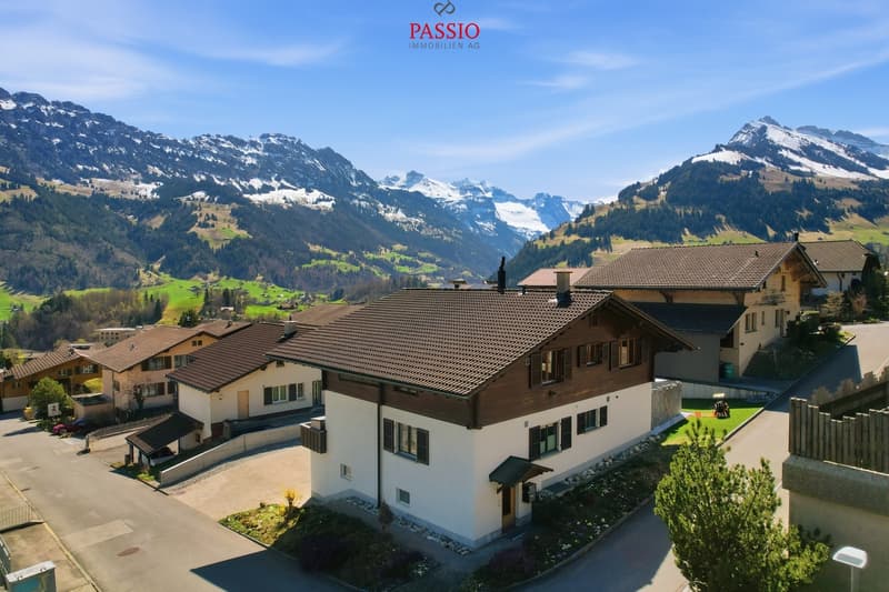 Spacious 5-room apartment with Alpine views and private garden (1)