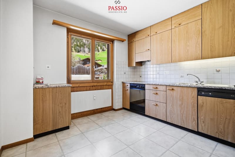 Spacious 5-room apartment with Alpine views and private garden (7)