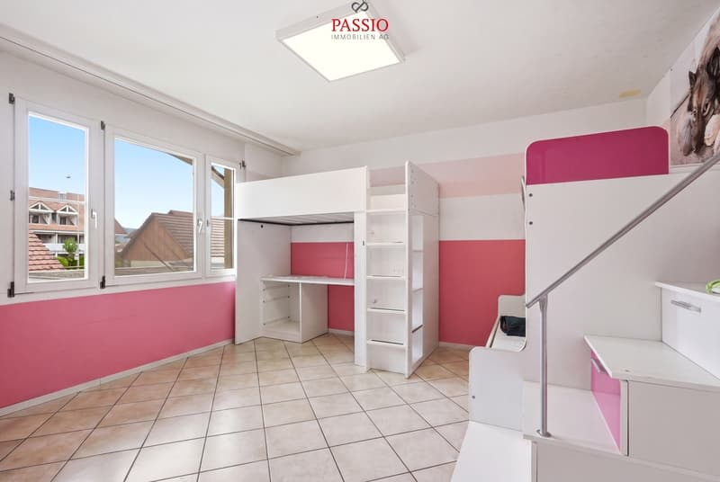 Bright 4.5-room apartment with carport in central and quiet location (11)