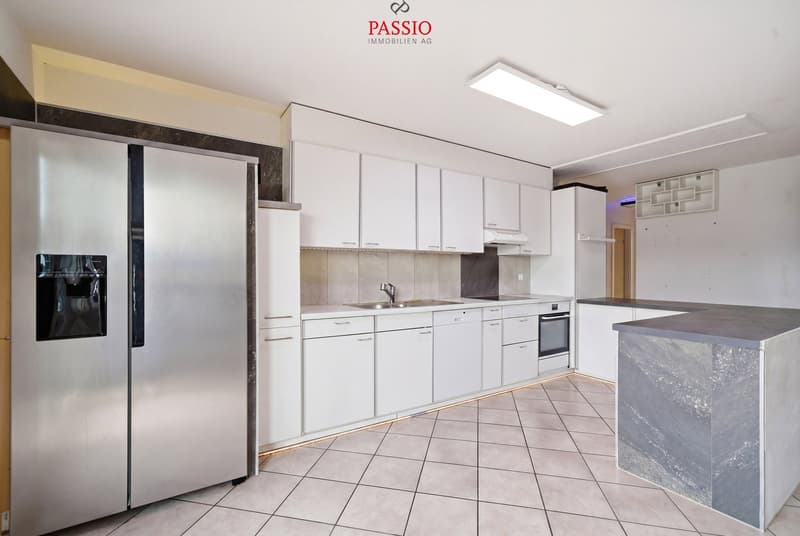 Bright 4.5-room apartment with carport in central and quiet location (7)