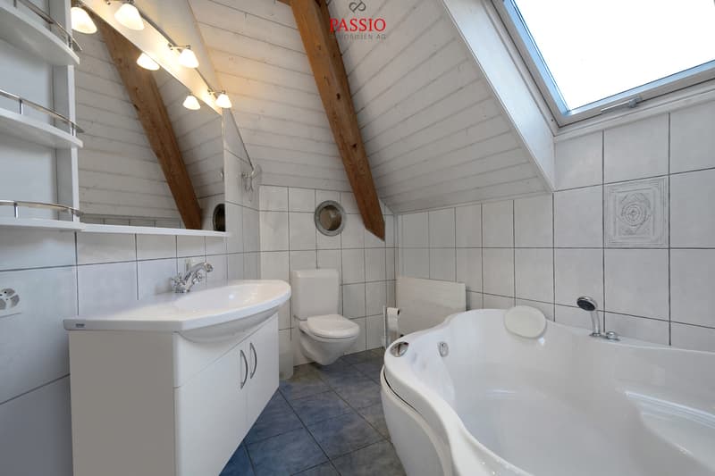 Spacious 4.5-room apartment with fireplace in a quiet location (7)